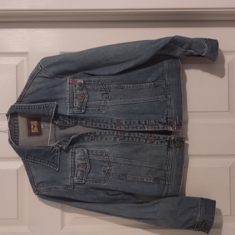 Basic button down jean jacket, Bat fashion, size L, medium wash color